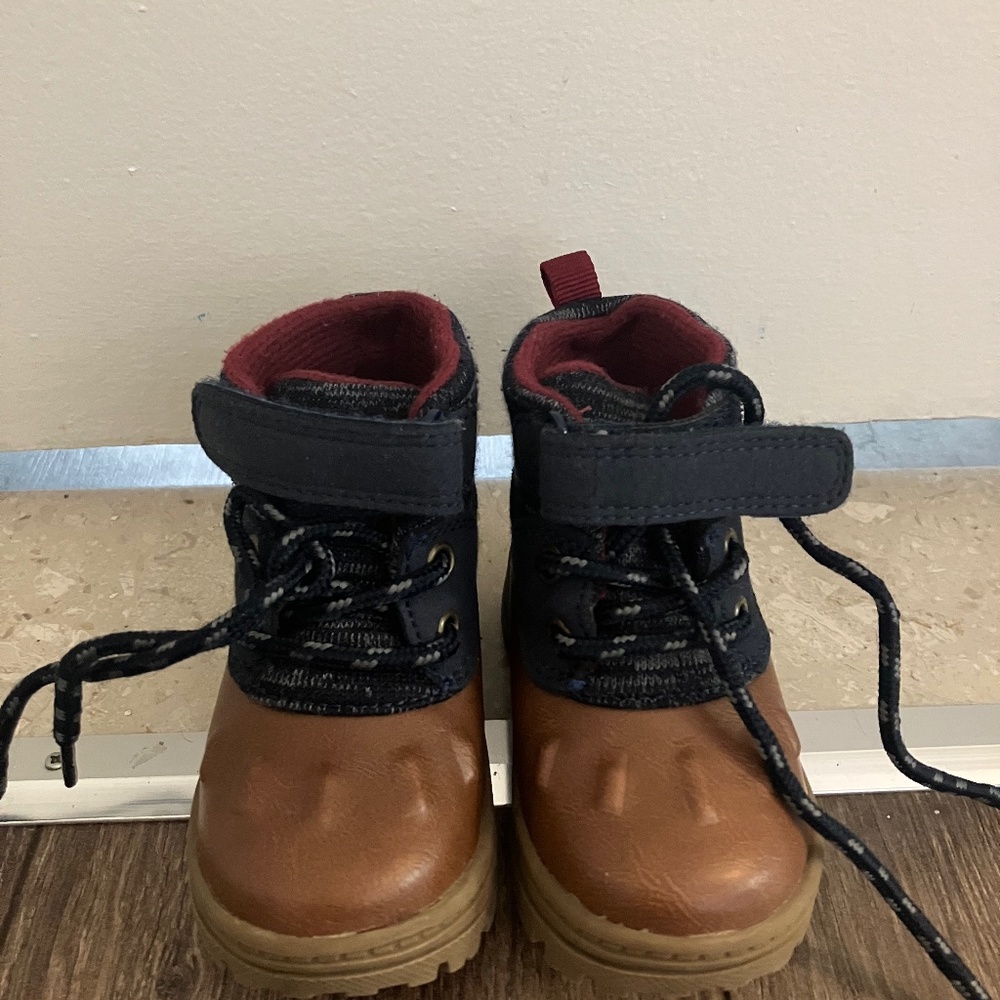 Carters waterproof baby boots size 4
